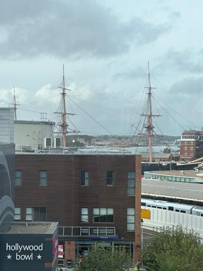 Gunwharf Quays Harbour Apartments Portsmouth Exteriér fotografie